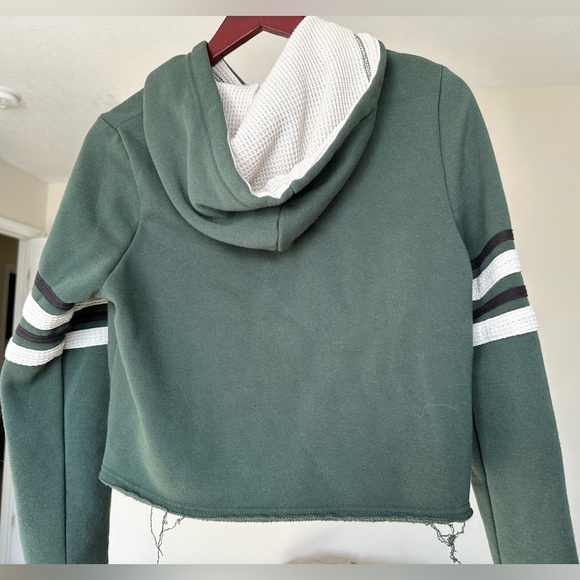 Michigan State University cropped hoodie. - Picture 2 of 4